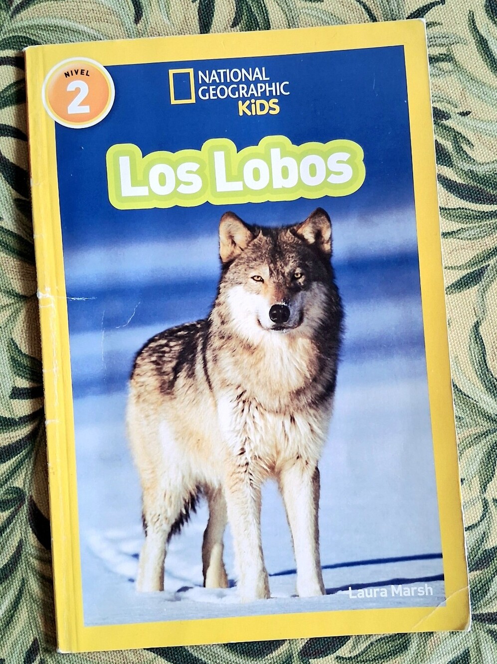National Geographic ' Los Lobos ' Book < FREEBIE